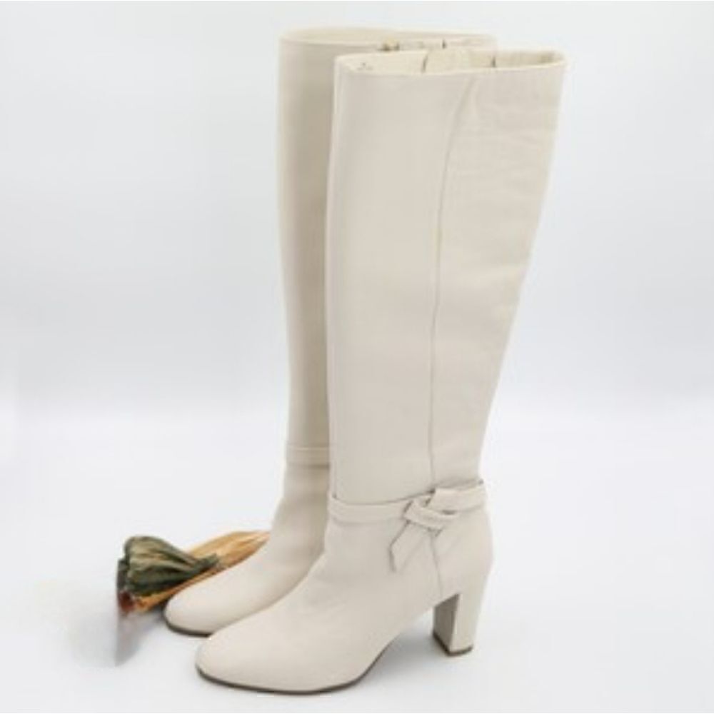 Gorgeous Genuine Leather Women's Bandolino Boots